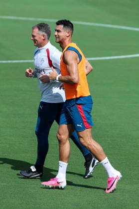 FIFA World Cup, WM, Weltmeisterschaft, Fussball 2026 - Portugal training session Portugal player Cristiano Ronaldo (R) attends a training session of the national team, Nationalteam within the scope of the FIFA World Cup 2026, in Palm Beach, Florida, USA, 19 June 2026. Palm Beach Florida United States  Copyright: xMIGUELxA.xLOPESx