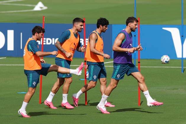 FIFA World Cup, WM, Weltmeisterschaft, Fussball 2026 - Portugal training session Portugal players (L-R) Joao Neves, Ruben Neves, Goncalo Guedes and Ruben Dias attend a training session of the national team, Nationalteam within the scope of the FIFA World Cup 2026, in Palm Beach, Florida, USA, 19 June 2026. Palm Beach Florida United States  Copyright: xMIGUELxA.xLOPESx