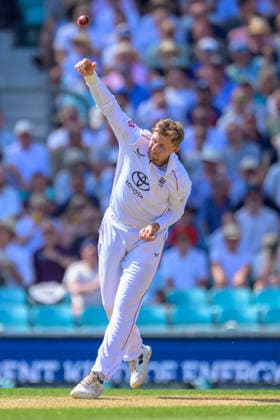LONDON, ENGLAND JUNE 19 - Joe Root of England in bowling action during Day Three of the 2nd Rothesay Test Match game between England and New Zealand at Kia Oval on June 19, 2026 in London , England . (Photo by Keeran Marquis Sports Press Photo)  Copyright: xKeeranxMarquis SPPx Sportspressphoto_SPR170886