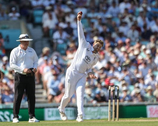 2nd Rothesay Test Match Day 3 England v New Zealand England captain Joe Root delivers the ball during the 2nd Rothesay Test Match Day 3 match England vs New Zealand at The Kia Oval, London, United Kingdom on 19 June 2026 (Photo by Mark Cosgrove News Images) London The Kia Oval London United Kingdom Copyright: xMarkxCosgrove NewsxImagesx