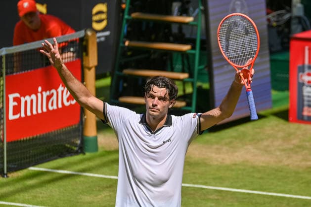 Taylor Fritz (USA) celebrates after his victory over Ben Shelton (USA) at the TERRA WORTMANN Open 2026, Tennis, ATP, Mens 500, Tournament, Main Draw, Quarterfinals, June 19, 2026, TERRA WORTMANN Open 2026, Tennis, ATP, Men’s 500, Tournament, Main Draw, Quarterfinals, June 19, 2026, Halle,detected_source_language Copyright: xEibner-Pressefoto RobertxGertzenx EP_RGN
