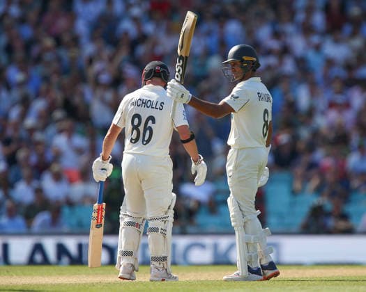 LONDON, ENGLAND - JUNE 19: FIFTY. Rachin Ravindra of New Zealand (R) raises bat after reaching fifty (50) runs during day 3 of the 2nd Rothesay Test Match between England and New Zealand at The Kia Oval on June 19, 2026 in London, England.  Copyright: xJayxPatel SPPx Sportspressphoto_SPR170897