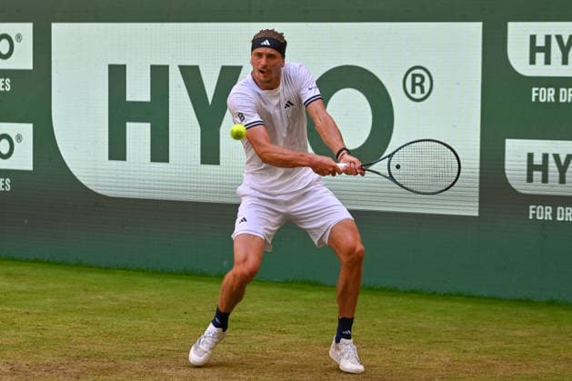 Alexander Zverev (GER) hits a forehand at the TERRA WORTMANN Open 2026, Tennis, ATP, Mens 500, Tournament, Main Draw, Quarterfinals, June 19, 2026, TERRA WORTMANN Open 2026, Tennis, ATP, Mens 500, Tournament, Main Draw, Quarterfinals, June 19, 2026, Halle,detected_source_language Copyright: xEibner-Pressefoto RobertxGertzenx EP_RGN