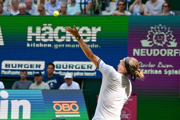 Alexander Zverev (GER) serves at the TERRA WORTMANN Open 2026, Tennis, ATP, Mens 500, Tournament, Main Draw, Quarterfinals, June 19, 2026, TERRA WORTMANN Open 2026, Tennis, ATP, Men’s 500, Tournament, Main Draw, Quarterfinals, June 19, 2026, Halle,detected_source_language Copyright: xEibner-Pressefoto RobertxGertzenx EP_RGN