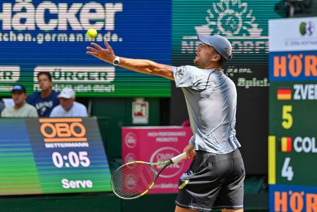 Raphael Collignon (BEL) serving at the TERRA WORTMANN Open 2026, Tennis, ATP, Mens 500, Tournament, Main Draw, Quarterfinals, June 19, 2026, TERRA WORTMANN Open 2026, Tennis, ATP, Men’s 500, Tournament, Main Draw, Quarterfinals, June 19, 2026, Halle,detected_source_language Copyright: xEibner-Pressefoto RobertxGertzenx EP_RGN