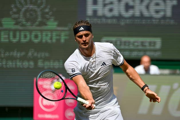 Alexander Zverev (GER) hits a forehand at the TERRA WORTMANN Open 2026, Tennis, ATP, Mens 500, Tournament, Main Draw, Quarterfinals, June 19, 2026, TERRA WORTMANN Open 2026, Tennis, ATP, Men’s 500, Tournament, Main Draw, Quarterfinals, June 19, 2026, Halle,detected_source_language Copyright: xEibner-Pressefoto RobertxGertzenx EP_RGN
