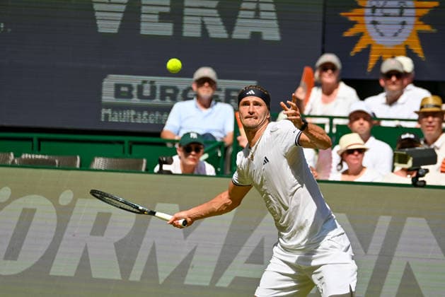 Alexander Zverev (GER) anticipates a ball on his forehand at the TERRA WORTMANN Open 2026, Tennis, ATP, Mens 500, Tournament, Main Draw, Quarterfinals, June 19, 2026, TERRA WORTMANN Open 2026, Tennis, ATP, Men’s 500, Tournament, Main Draw, Quarterfinals, June 19, 2026, Halle,detected_source_language Copyright: xEibner-Pressefoto RobertxGertzenx EP_RGN
