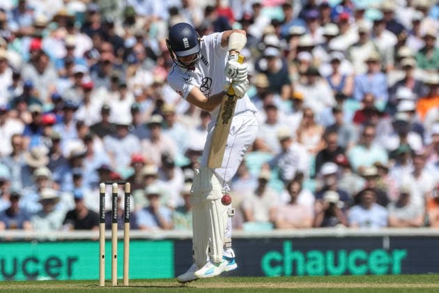 England v New Zealand - 2nd Rothesay Test Match: Day Three Matthew Fisher of England plays a safety shot during the 2nd Rothesay Test Match Day 3 between England and New Zealand at The Kia Oval in London, United Kingdom, on June 19, 2026. London London United Kingdom  Copyright: xNewsxImagesx originalFilename:cosgrove-2ndrothe260619_npKOh.jpg