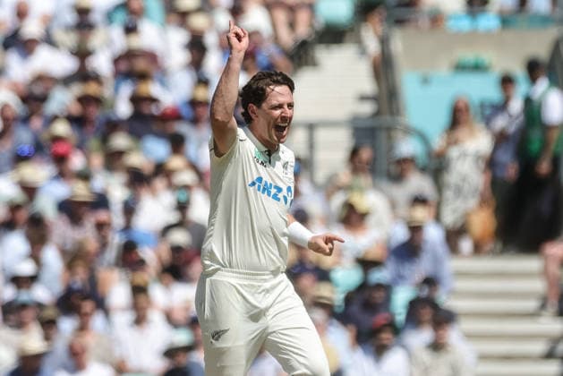 England v New Zealand - 2nd Rothesay Test Match: Day Three Matt Henry of New Zealand celebrates the wicket of Jofra Archer of England during the 2nd Rothesay Test Match Day 3 between England and New Zealand at The Kia Oval in London, United Kingdom, on June 19, 2026. London London United Kingdom  Copyright: xNewsxImagesx originalFilename:cosgrove-2ndrothe260619_npOV1.jpg