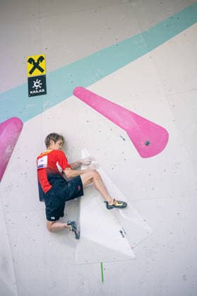 June 19, 2026 Climbing Bouldering World Climbing Series Innsbruck 2026 Mens Semifinals Yufei Pan CHN Innsbruck Climbing Center Innsbruck Austria,detected_source_language