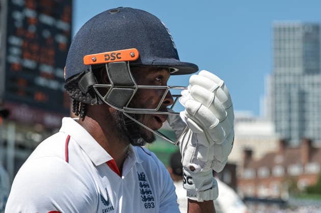 England v New Zealand - 2nd Rothesay Test Match: Day Three Jofra Archer of England prepares to bat during the 2nd Rothesay Test Match Day 3 between England and New Zealand at The Kia Oval in London, United Kingdom, on June 19, 2026. London London United Kingdom  Copyright: xNewsxImagesx originalFilename:cosgrove-2ndrothe260619_npfrb.jpg