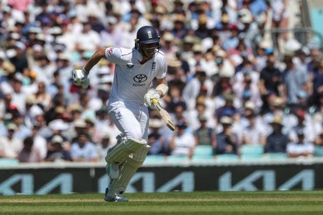 England v New Zealand - 2nd Rothesay Test Match: Day Three Matthew Fisher of England makes two runs during the 2nd Rothesay Test Match Day 3 between England and New Zealand at The Kia Oval in London, United Kingdom, on June 19, 2026. London London United Kingdom  Copyright: xNewsxImagesx originalFilename:cosgrove-2ndrothe260619_npxWo.jpg