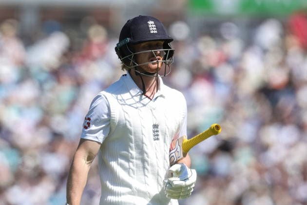England v New Zealand - 2nd Rothesay Test Match: Day Three Jordan Cox of England leaves the field after being dismissed during the second Rothesay Test Match, Day 3, between England and New Zealand at The Kia Oval, London, United Kingdom, on June 19, 2026. London London United Kingdom  Copyright: xNewsxImagesx originalFilename:cosgrove-2ndrothe260619_npVSS.jpg