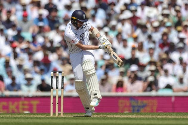 England v New Zealand - 2nd Rothesay Test Match: Day Three Matthew Fisher of England hits a four during the second Rothesay Test Match Day 3 between England and New Zealand at The Kia Oval, London, United Kingdom, on June 19, 2026. London London United Kingdom  Copyright: xNewsxImagesx originalFilename:cosgrove-2ndrothe260619_np1TB.jpg