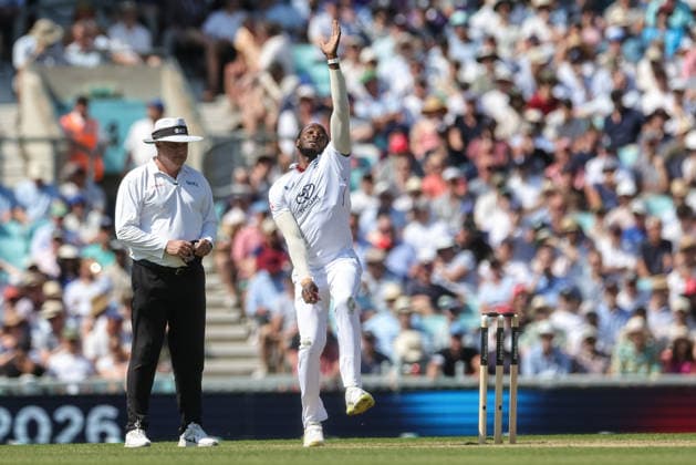 England v New Zealand - 2nd Rothesay Test Match: Day Three Jofra Archer of England delivers the ball during the 2nd Rothesay Test Match Day 3 between England and New Zealand at The Kia Oval in London, United Kingdom, on June 19, 2026. London London United Kingdom  Copyright: xNewsxImagesx originalFilename:cosgrove-2ndrothe260619_npv2e.jpg