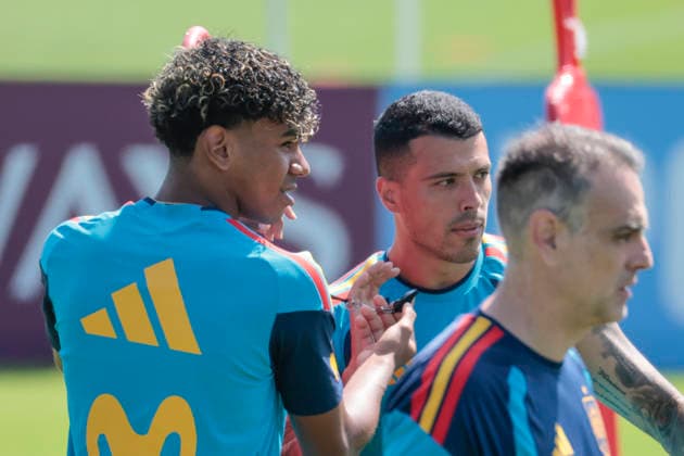 Spanish national soccer team player Lamine Yamal (L) takes part in the teams s training session in Chattanooga (Tennessee), 19 June 2026. Spanish national soccer team training session in US !ACHTUNG: NUR REDAKTIONELLE NUTZUNG!  Copyright: xLavandeiraxjrx GRAF1556 20260619-55020648989_1
