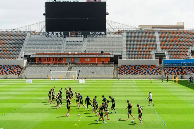 June 19, 2026 General view of the Swedish national soccer team at a training session on Day 9 of the 2026 FIFA World Cup on June 19, 2026 in Houston. Photo by Ludvig Thunman. BILDBYRAN code LT PA1243 soccer football soccer World Cup soccer World Cup 2026 FIFA World Cup 2026 training practice Sweden Sweden A day 9 bbeng,detected_source_language  Copyright: LUDVIGxTHUNMAN BB260619LT017