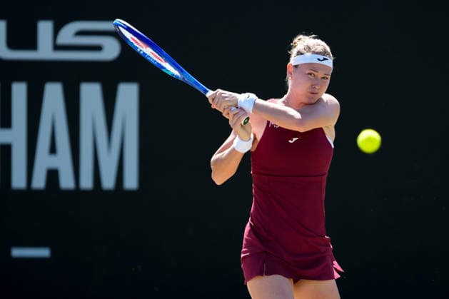 Lexus Nottingham Open - Day Five Marie Bouzkova in action during her quarter-final singles match at the 2026 Lexus Nottingham Open Women s tennis tournament at the Nottingham Tennis Centre in Nottingham, England, on June 19, 2026. Nottingham Great Britain United Kingdom  Copyright: xOwenxHammondx originalFilename:hammond-2026lexu260619_npo9c.jpg