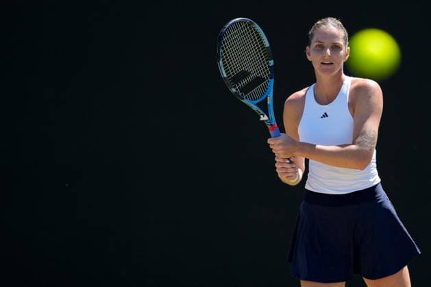 Lexus Nottingham Open - Day Five Karolina Pliskova in action during her quarter-final singles match at the 2026 Lexus Nottingham Open Women s tennis tournament at the Nottingham Tennis Centre in Nottingham, England, on June 19, 2026. Nottingham Great Britain United Kingdom  Copyright: xOwenxHammondx originalFilename:hammond-2026lexu260619_npuyU.jpg
