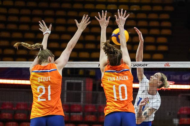 FIVB Women s Nations League 2026. Britte Stuut and Sarah van Aalen of the Netherlands compete against Valeriia Nudha of Ukraine during the FIVB Women s Volleyball Nations League match between the Netherlands and Ukraine in Bangkok, Thailand, on June 19, 2026. Bangkok Bangkok Thailand  Copyright: xAnusakxLaowilasx originalFilename:laowilas-notitle260619_npbWK.jpg