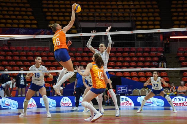 FIVB Women s Nations League 2026. Indy Baijens of the Netherlands competes against Diana Meliushkyna of Ukraine during the FIVB Women s Volleyball Nations League match between the Netherlands and Ukraine in Bangkok, Thailand, on June 19, 2026. Bangkok Bangkok Thailand  Copyright: xAnusakxLaowilasx originalFilename:laowilas-notitle260619_npXXg.jpg