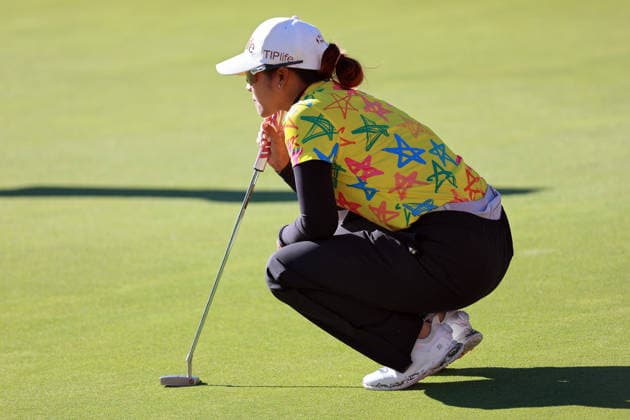 Meijer LPGA, Golf Damen Classic by Simply Give Belmont, MI - JUNE 19: Pornanong Phatlum of Thailand lines up her putt on the 4th green during the second round of the Meijer LPGA Classic by Simply Give at Blythefield Country Club on June 19, 2026 in Belmont, Michigan. Belmont Michigan United States  Copyright: xAmyxLemusx originalFilename:lemus-meijerlp260619_npJzS.jpg