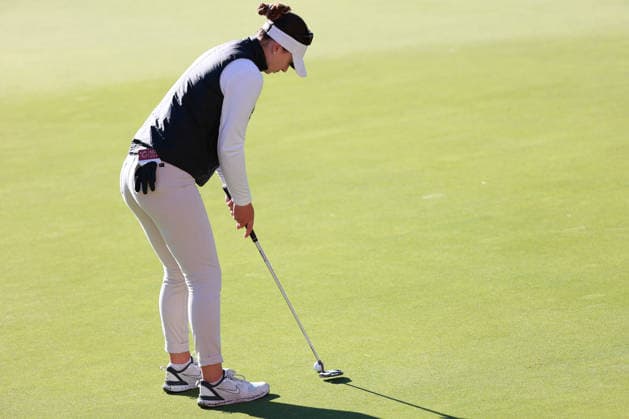 Meijer LPGA, Golf Damen Classic by Simply Give Belmont, MI - JUNE 19: Gabriela Ruffels of Australia putts on the 4th green with her caddie during the second round of the Meijer LPGA Classic by Simply Give at Blythefield Country Club on June 19, 2026 in Belmont, Michigan. Belmont Michigan United States  Copyright: xAmyxLemusx originalFilename:lemus-meijerlp260619_np0Vx.jpg