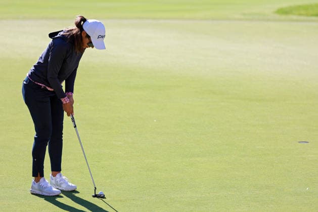 Meijer LPGA, Golf Damen Classic by Simply Give Belmont, MI - JUNE 19: Paula Reto of South Africa putts on the 4th green during the second round of the Meijer LPGA Classic by Simply Give at Blythefield Country Club on June 19, 2026 in Belmont, Michigan. Belmont Michigan United States  Copyright: xAmyxLemusx originalFilename:lemus-meijerlp260619_npBkf.jpg