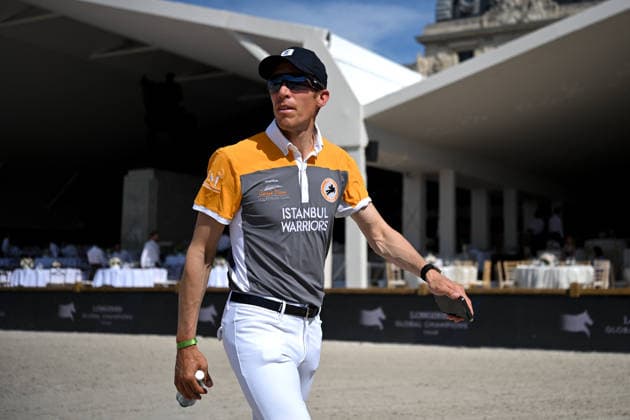 Abdel Said (Istanbul Warriors) en reconnaissance du prix GCL of Paris - Round 1 Team Competition presented by Turkish Airlines lors du 12ème édition Longines Paris Eiffel Jumping au pied de la Tour Eiffel sur le Champ-de-Mars à Paris le 19 juin 2026 Perusseau Veeren Bestimage Recognition of the GCL of Paris prize - Round 1 Team Competition presented by Turkish Airlines during the 12th edition of the Longines Paris Eiffel Jumping at the foot of the Eiffel Tower on the Champ-de-Mars in Paris on June 19, 2026 Paris France  Copyright: xVeeren-Perusseau BestimagexVeeren-Perusseau Bestimagex