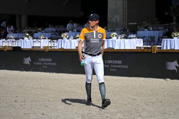 Abdel Said (Istanbul Warriors) en reconnaissance du prix GCL of Paris - Round 1 Team Competition presented by Turkish Airlines lors du 12ème édition Longines Paris Eiffel Jumping au pied de la Tour Eiffel sur le Champ-de-Mars à Paris le 19 juin 2026 Perusseau Veeren Bestimage Recognition of the GCL of Paris prize - Round 1 Team Competition presented by Turkish Airlines during the 12th edition of the Longines Paris Eiffel Jumping at the foot of the Eiffel Tower on the Champ-de-Mars in Paris on June 19, 2026 Paris France  Copyright: xVeeren-Perusseau BestimagexVeeren-Perusseau Bestimagex