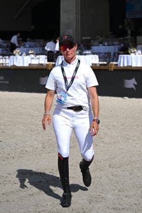 Jörne Sprehe (Cannes stars) en reconnaissance du prix GCL of Paris - Round 1 Team Competition presented by Turkish Airlines lors du 12ème édition Longines Paris Eiffel Jumping au pied de la Tour Eiffel sur le Champ-de-Mars à Paris le 19 juin 2026 Perusseau Veeren Bestimage Recognition of the GCL of Paris prize - Round 1 Team Competition presented by Turkish Airlines during the 12th edition of the Longines Paris Eiffel Jumping at the foot of the Eiffel Tower on the Champ-de-Mars in Paris on June 19, 2026 Paris France  Copyright: xVeeren-Perusseau BestimagexVeeren-Perusseau Bestimagex