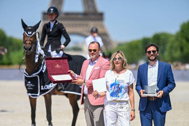 Philippa Ammann 1ère sur Cascalretto avec Virginie Coupérie-Eiffel lors de la remise du Prix Selman Marrakech de la 12ème édition Longines Paris Eiffel Jumping au pied de la Tour Eiffel sur le Champ-de-Mars à Paris, France, le 19 juin 2026. Perusseau-Veeren Bestimage Selman Marrakech Prize during the 12th edition of the Longines Paris Eiffel Jumping at Champ-de-Mars near Eiffel Tower in Paris, France, on June 19, 2026. Paris France  Copyright: xPerusseau-Veerenx xBestimagexPerusseau-Veerenx xBestimagex