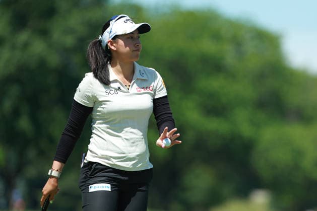 Meijer LPGA, Golf Damen Classic BELMONT, MICHIGAN - JUNE 19: Jeeno Thitikul of Thailand acknowledges the crowd on the 9th green during the second round of the Meijer LPGA Classic for Simply Give golf tournament at Blythefield Country Club in Belmont, MI, USA Friday, June 19, 2026. Belmont Michigan United States  Copyright: xJorgexLemusx originalFilename:lemus-meijerlp260619_npbXV.jpg