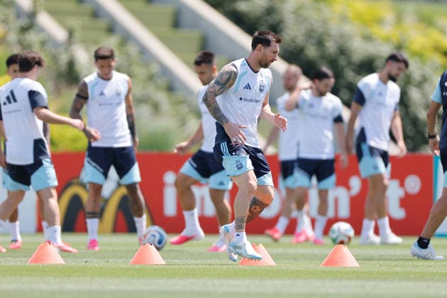 Argentina s striker Leo Messi takes part in a training session in Kansas City, United States, 19 June 2026. Argentina will face Austria in their 2026 World Cup Group J soccer match on 22 June. Argentina s training session !ACHTUNG: NUR REDAKTIONELLE NUTZUNG!  Copyright: xJUANxIGNACIOxRONCORONIx GRAF1610 20260619-55020649992_1