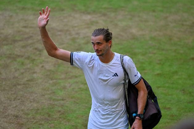 Alexander Zverev (GER) leaves Center Court at the TERRA WORTMANN Open 2026, Tennis, ATP, Mens 500, Tournament, Main Draw, Quarterfinals, June 19, 2026, TERRA WORTMANN Open 2026, Tennis, ATP, Men’s 500, Tournament, Main Draw, Quarterfinals, June 19, 2026, Indoor,detected_source_language Copyright: xEibner-Pressefoto RobertxGertzenx EP_RGN