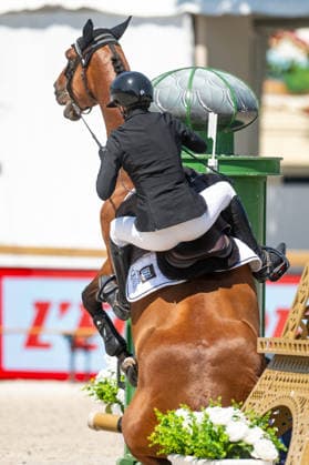 Liv Piris sur HELLO DE VESQUERIE lors du Prix Selman Marrakech de la 12ème édition Longines Paris Eiffel Jumping au pied de la Tour Eiffel sur le Champ-de-Mars à Paris, France, le 19 juin 2026. Perusseau-Veeren Bestimage Selman Marrakech Prize during the 12th edition of the Longines Paris Eiffel Jumping at Champ-de-Mars near Eiffel Tower in Paris, France, on June 19, 2026. Paris France  Copyright: xPerusseau-Veerenx xBestimagexPerusseau-Veerenx xBestimagex
