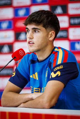 Spain national team, Nationalteam World Cup 19 06 2026 press conference, PK, Pressekonferenz of Pau Cubarsi of Spain during the Spanish national team s training session at their World Cup base camp at the Baylor School in Chattanooga, United States of America on June 19, 2026. Photo (PGS Photo Agency) Chattanooga usa Copyright: xPGSxPhotoxAgencyx
