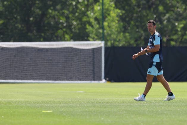 Argentinas head coach, Lionel Scaloni, takes part in a training session during the 2026 FIFA World Cup at the Sporting KC Training Center in Kansas City on June 19, 2026. Photo by Alejandro PAGNI PHOTOxPHOTO, KANSAS CITY, UNITED STATES,detected_source_language Copyright: xALEJANDROxPAGNIx