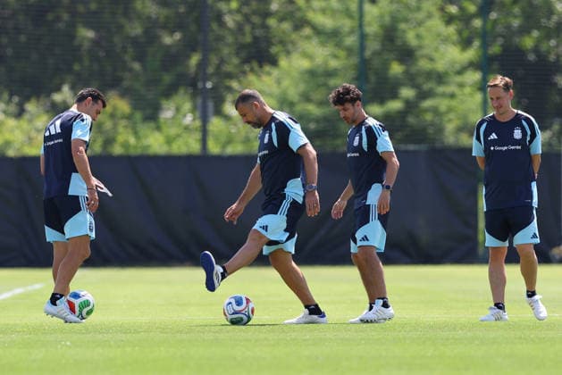 Argentinas head coach, Lionel Scaloni, takes part in a training session during the 2026 FIFA World Cup at the Sporting KC Training Center in Kansas City on June 19, 2026. Photo by Alejandro PAGNI PHOTOxPHOTO, KANSAS CITY, UNITED STATES,detected_source_language Copyright: xALEJANDROxPAGNIx
