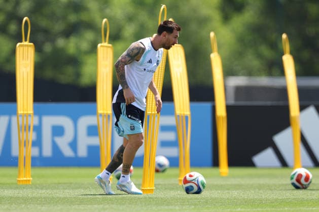 Argentinas forward Lionel Messi takes part in a training session during the 2026 FIFA World Cup at the Sporting KC Training Center in Kansas City on June 19, 2026. Photo by Alejandro PAGNI PHOTOxPHOTO KANSAS CITY, UNITED STATES,detected_source_language Copyright: xALEJANDROxPAGNIx
