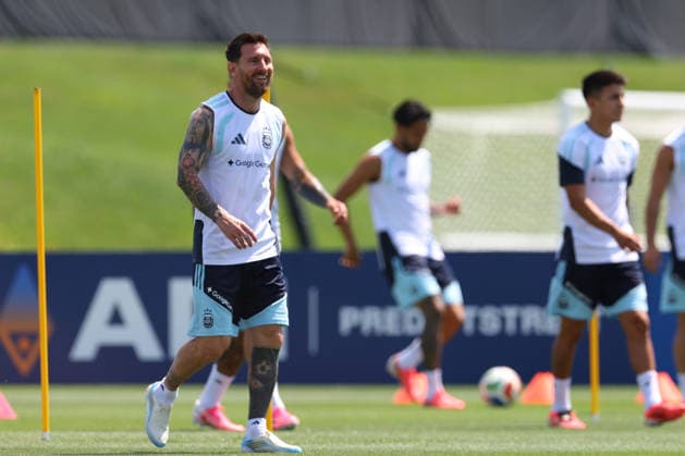 Argentinas forward Lionel Messi takes part in a training session during the 2026 FIFA World Cup at the Sporting KC Training Center in Kansas City on June 19, 2026. Photo by Alejandro PAGNI PHOTOxPHOTO KANSAS CITY, UNITED STATES,detected_source_language Copyright: xALEJANDROxPAGNIx