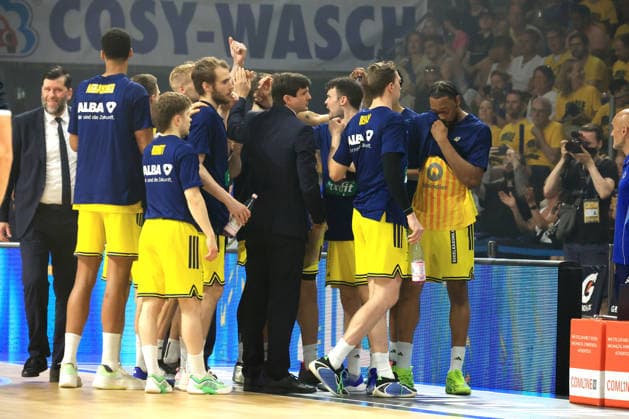 DEU, easyCredit BBL, ALBA vs. Bayern Muenchen, 19.06.2026, Max-Schmeling-Halle, Berlin, DEU, easyCredit BBL, ALBA vs. Bayern Muenchen, im Bild ALBA-Spielerkreis, CHEFTRAINER Pedro Calles (ALBA Berlin) *** GER, easyCredit BBL, ALBA vs. Bayern Munich, June 19, 2026, Max Schmeling Halle, Berlin, GER, easyCredit BBL, ALBA vs. Bayern Munich, pictured nordphotoxGmbHx xEngler nph00076
