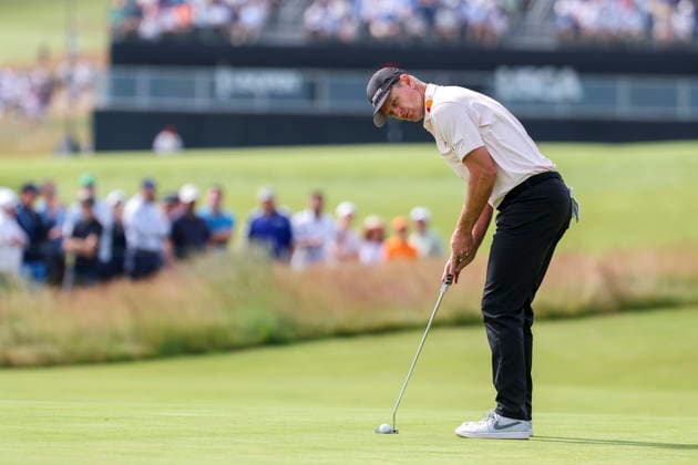 US Open Golf Championship - Round 2 Justin Rose of England putts during the second round of the 2026 US Open golf tournament at the Shinnecock Hills Golf Club in Southampton, New York, USA, 19 June 2026. SOUTHAMPTON NEW YORK UNITED STATES  Copyright: xSARAHxYENESELx