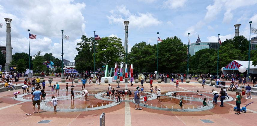 FIFA World Cup, WM, Weltmeisterschaft, Fussball 2026 - Fan Festival in Atlanta Fans cool off in the water fountain jets before the Group D match USA vs Australia during the FIFA World Cup 2026, at the Fan Festival in Atlanta, Georgia, USA, 19 June 2026. ATLANTA United States  Copyright: xRONALDxWITTEKx