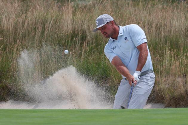 US Open Golf Championship - Round 2 Bryson DeChambeau of the US chips out of a sand trap during the second round of the 2026 US Open golf tournament at the Shinnecock Hills Golf Club in Southampton, New York, USA, 19 June 2026. SOUTHAMPTON NEW YORK UNITED STATES  Copyright: xSARAHxYENESELx