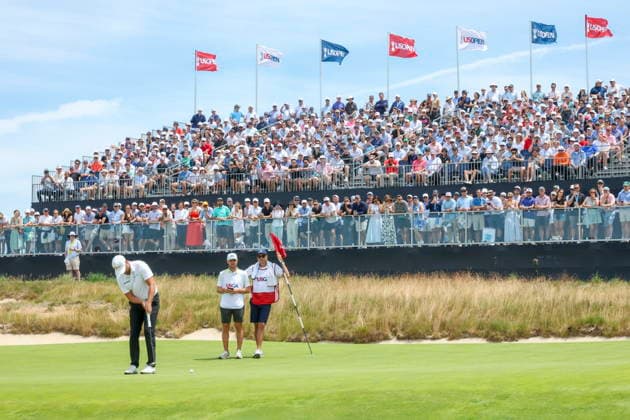 US Open Golf Championship - Round 2 Wyndham Clark (L) of the US putts during the second round of the 2026 US Open golf tournament at the Shinnecock Hills Golf Club in Southampton, New York, USA, 19 June 2026. SOUTHAMPTON NEW YORK UNITED STATES  Copyright: xSARAHxYENESELx