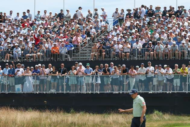 US Open Golf Championship - Round 2 The crowd reacts to the play made by Matt Fitzpatrick of England during the second round of the 2026 US Open golf tournament at the Shinnecock Hills Golf Club in Southampton, New York, USA, 19 June 2026. SOUTHAMPTON NEW YORK UNITED STATES  Copyright: xSARAHxYENESELx