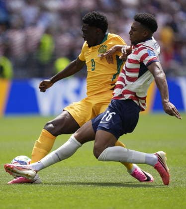 FIFA World Cup, WM, Weltmeisterschaft, Fussball 2026 - Group D - USA vs Australia Mohamed Toure of Australia (L) and Alex Freeman of USA in action during the FIFA World Cup 2026 group stage match USA against Australia, in Seattle, USA, 19 June 2026. SEATTLE United States  Copyright: xSTEPHANxBRASHEARx