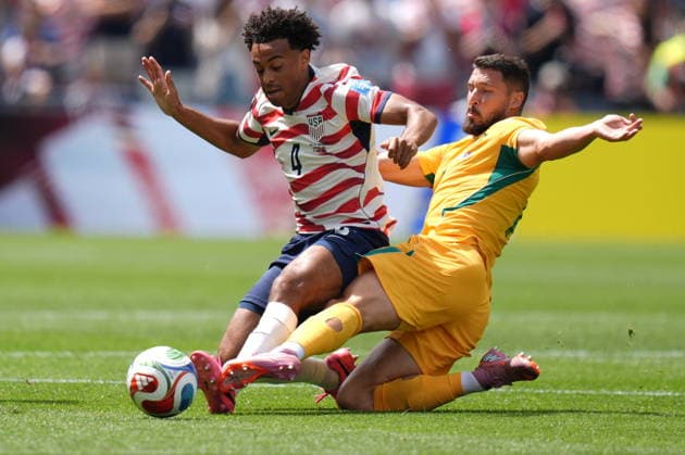 USA v Australia - FIFA World Cup, WM, Weltmeisterschaft, Fussball 2026 - Group D SEATTLE, USA - JUNE 19: Tyler Adams (4) of USA in action against Mathew Leckie of Australia during the 2026 FIFA World Cup First Stage Group D match between USA and Australia at Lumen Field (Seattle Stadium) in Seattle, Washington, United States on June 19, 2026. Ercin Erturk Anadolu Washington United States. Editorial use only. Please get in touch for any other usage.  Copyright: x2026xAnadoluxErcinxErturkx