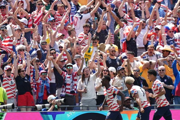 USA v Australia - FIFA World Cup, WM, Weltmeisterschaft, Fussball 2026 - Group D SEATTLE, USA - JUNE 19: Fans of USA celebrate after an own goal by Cameron Burgess during the 2026 FIFA World Cup First Stage Group D match between USA and Australia at Lumen Field (Seattle Stadium) in Seattle, Washington, United States on June 19, 2026. Ercin Erturk Anadolu Washington United States. Editorial use only. Please get in touch for any other usage.  Copyright: x2026xAnadoluxErcinxErturkx